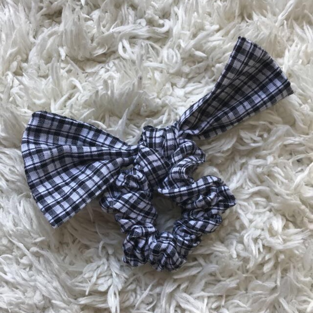 Black and white patterned Scrunchie!